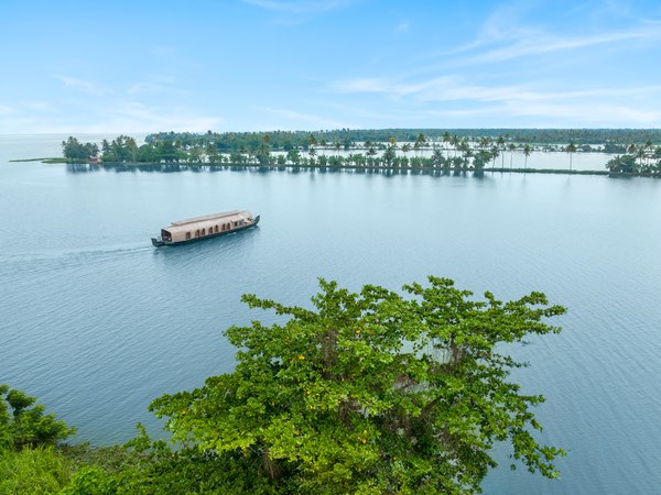 Kumaramom Lake Resort