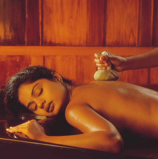 5 Reasons Why You Need Ayurveda This Mansoon-Kumarakom Lake Resort