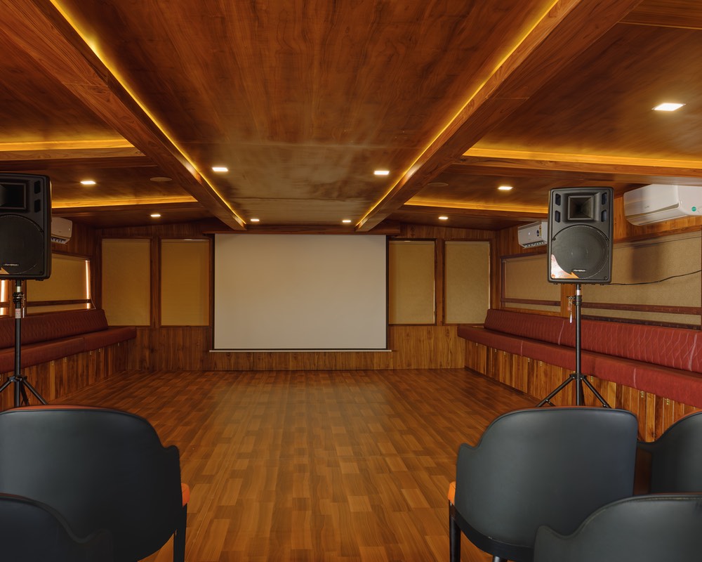 Conference Boat (Floating Mandap Option)